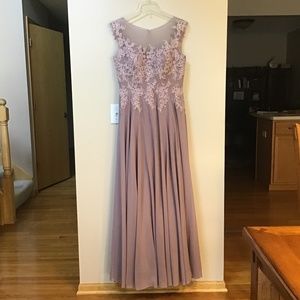 JJs House Wedding/Special Occasion Dress. Floor length A-line. Size 10